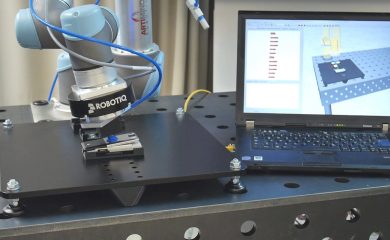 UR robot with assembly programme