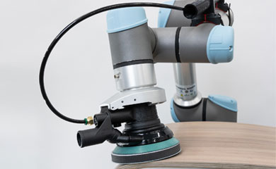 Universal Robot sanding wood with Robotiq sanding kit