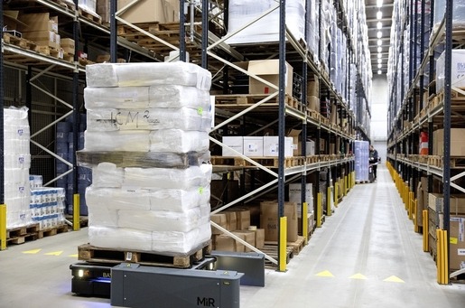 Warehouse logistics MiR1000 AMRs
