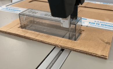 Plastics assembly application feasibility study with universal robots cobot and electronic gripper