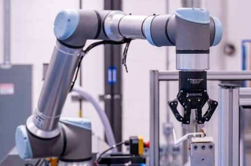 Universal Robot with Robotiq adaptive gripper